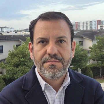 Portrait of Carlos Gonzalez, Chief Financial Officer at DNA Supply Chain Solutions